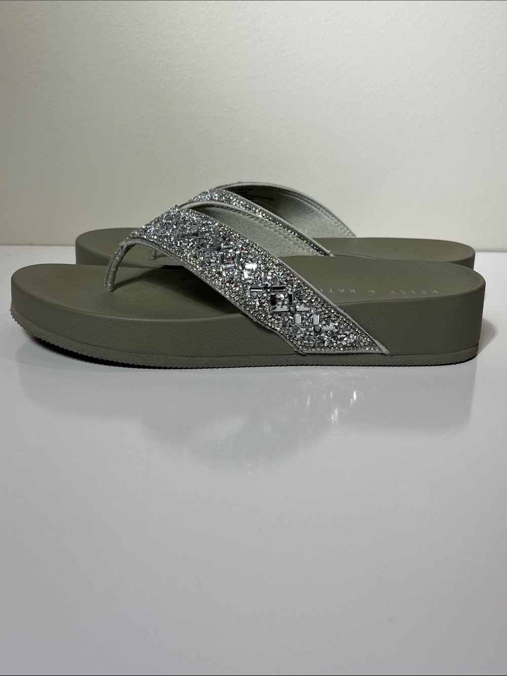 NWOT Sparkly Flip-Flop Platform Sandals Sz 8 - Picture 5 of 10
